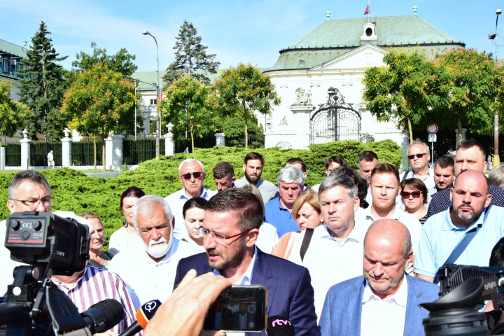 Mimoriadny brífing: Facka pre poľnohospodárov 