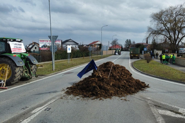 Hnoj ako symbol ťažkej práce poľnohospodára