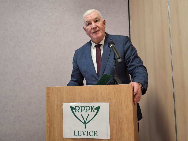 Tlak globálnych problémov podporuje spájanie, nie trieštenie